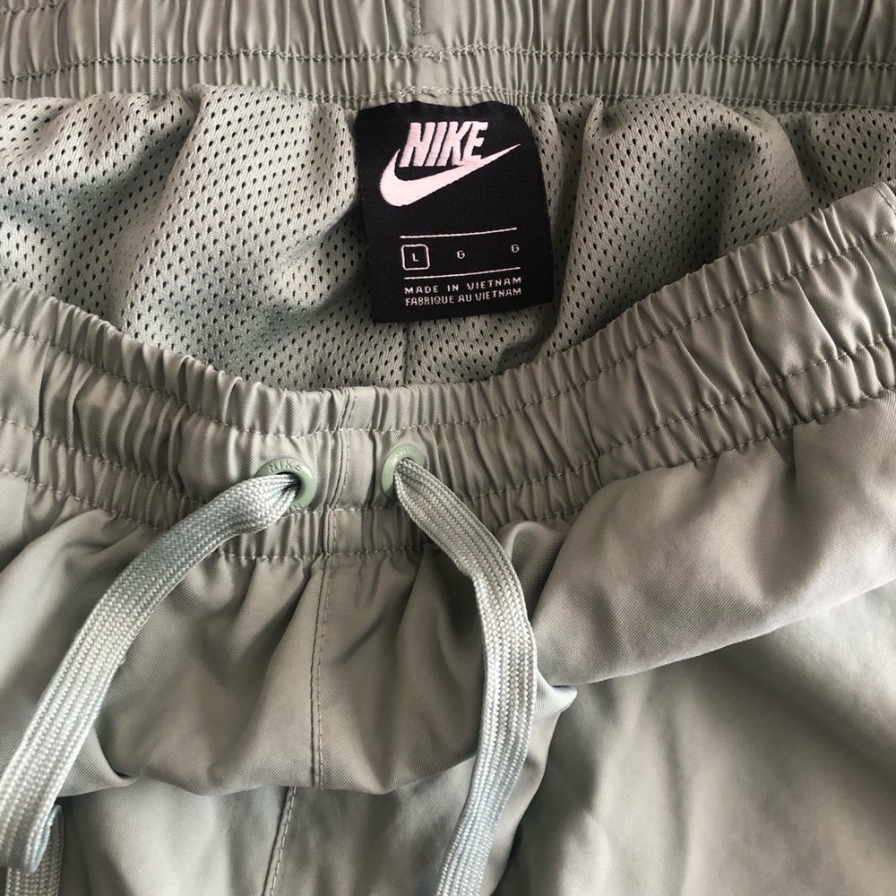 NIKE Club Woven Flow Mens Shorts 🫒 - Picture 11 of 12